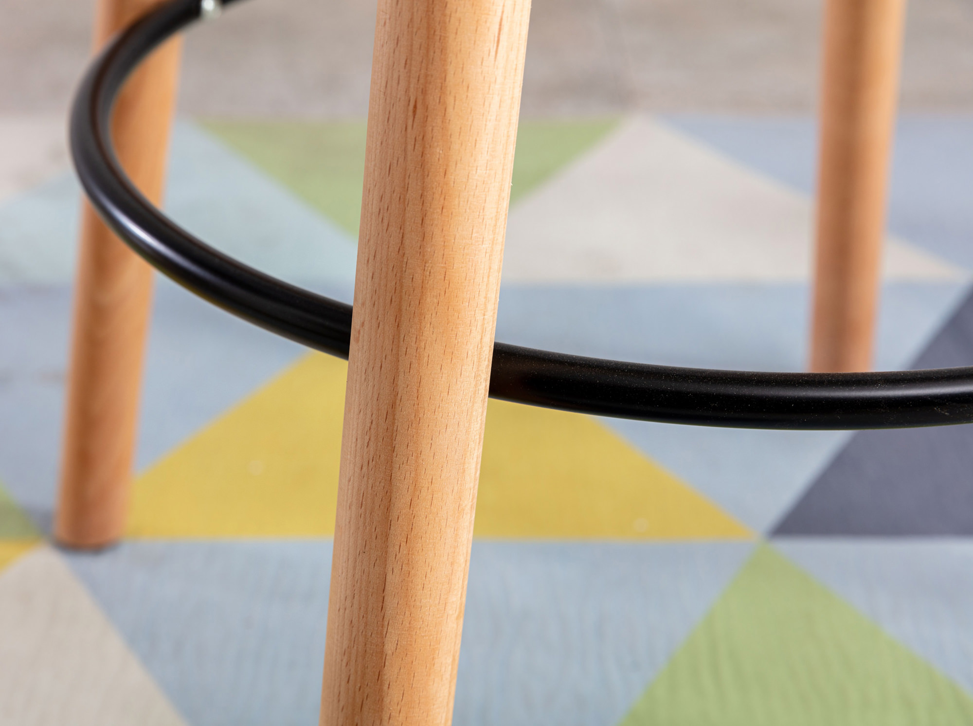 CLP Table haute de bar Mijas en Bois avec plateau rond et Repose-pieds en Métal