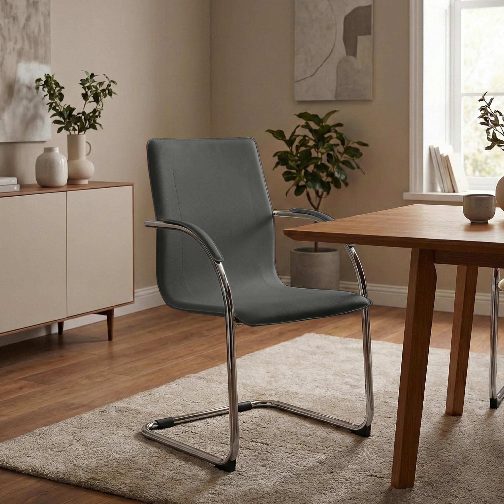 Chaise cantilever Noeleen en simili cuir