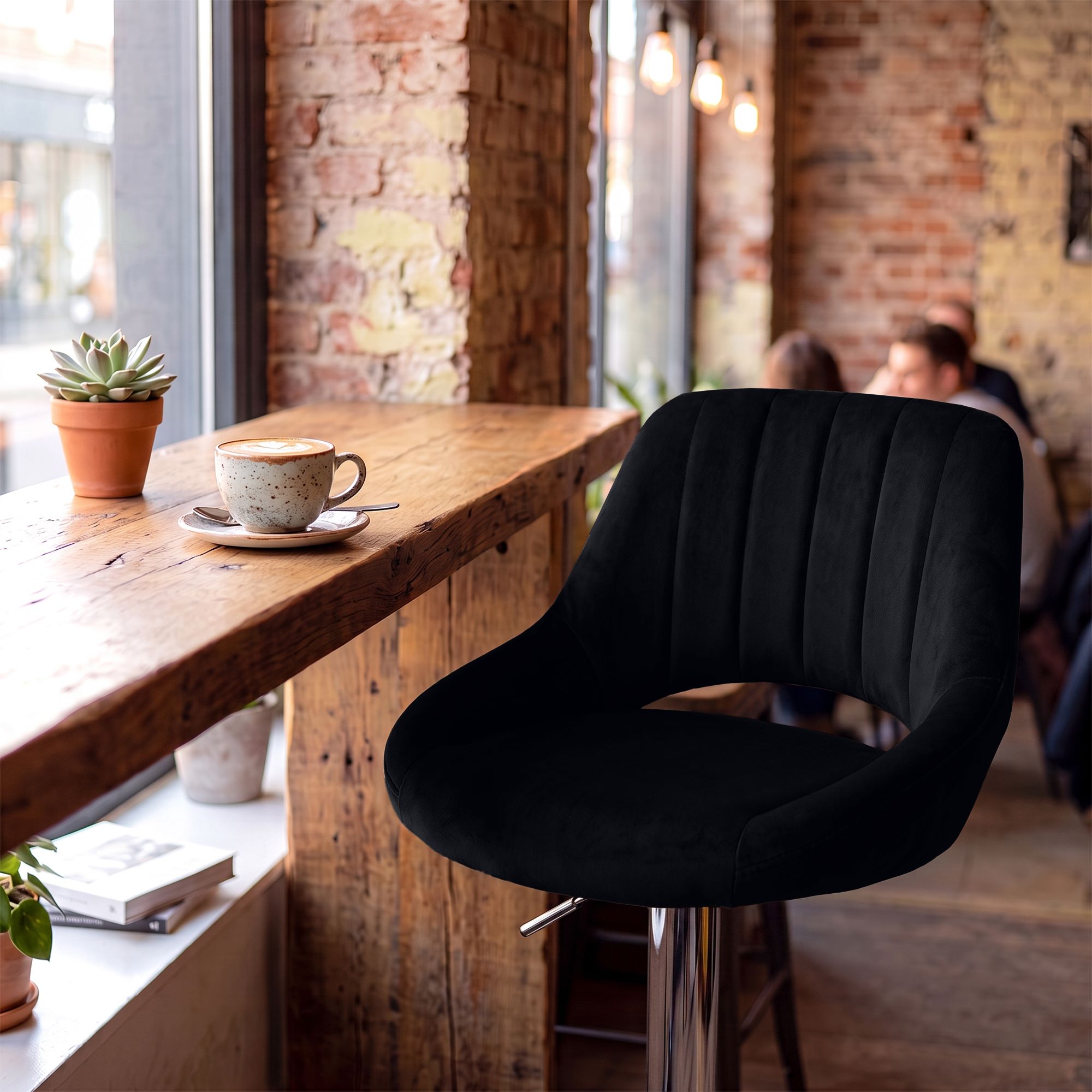 Tabouret de bar Milet avec structure stable chromée