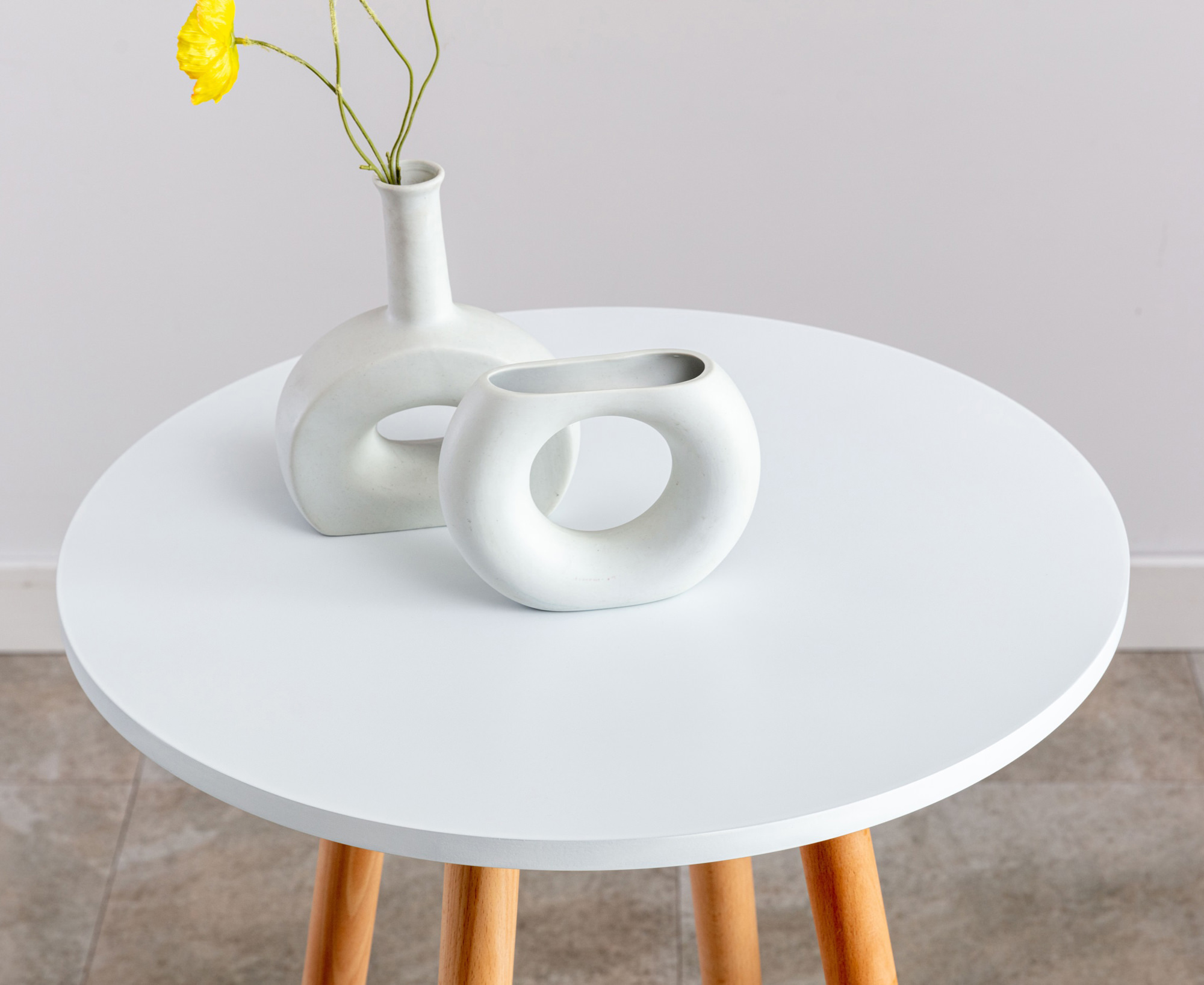 CLP Table haute de bar Mijas en Bois avec plateau rond et Repose-pieds en Métal