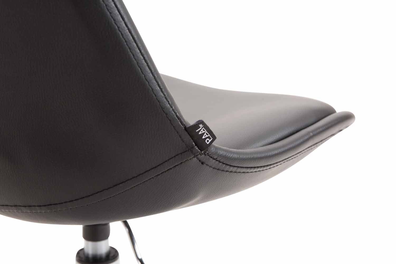 Chaise de salle à manger Maverick en similicuir avec pied trompette