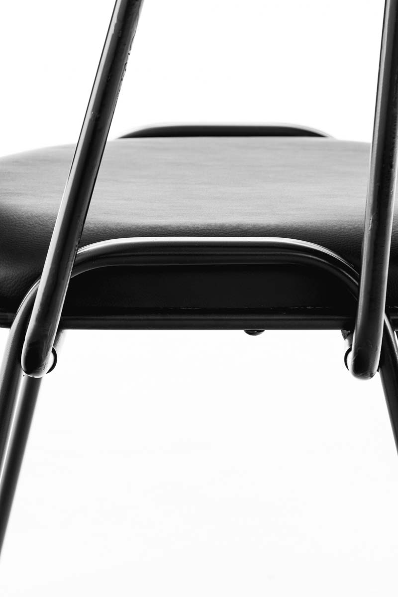 Chaise Ken en similicuir avec tablette rabattable