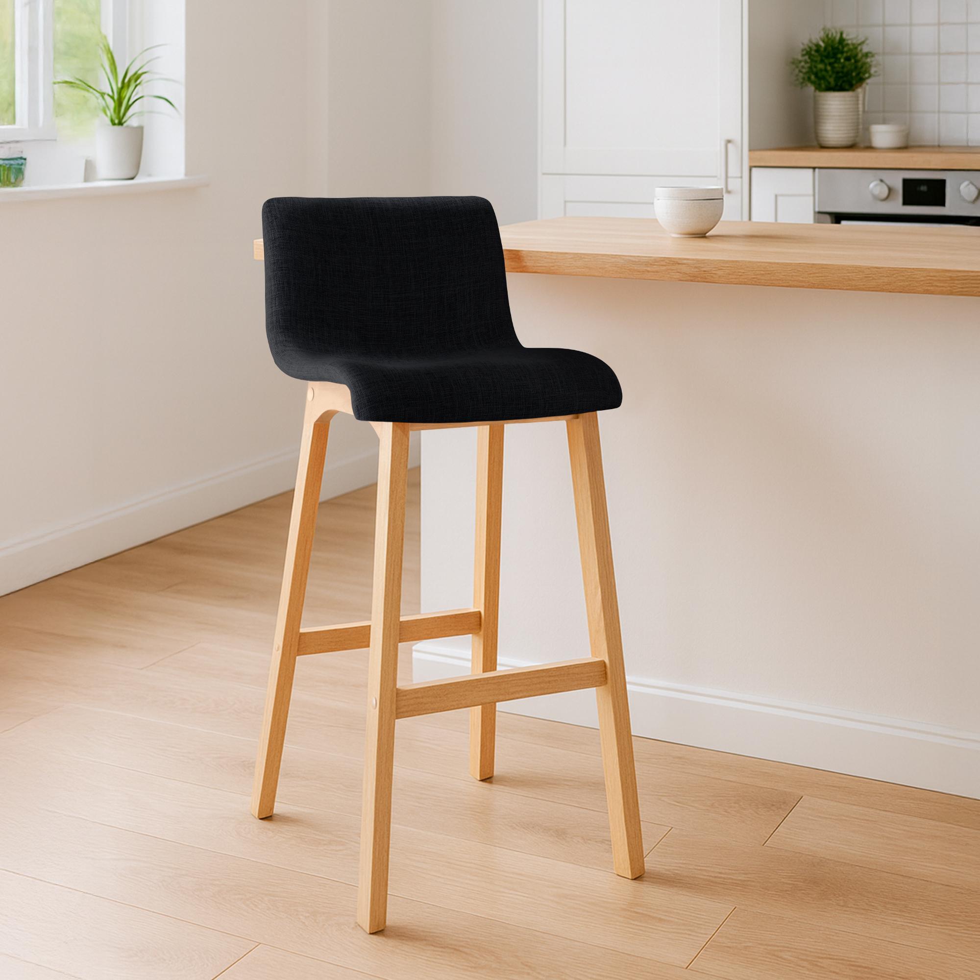 Lot de 2 tabourets de bar Hover en tissu, piètement à quatre pieds en bois naturel