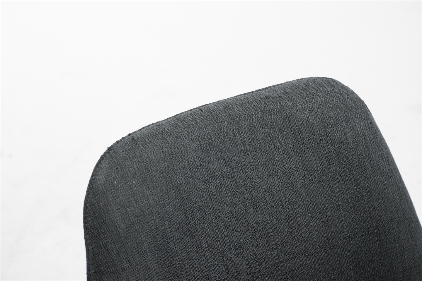 Chaise Toulouse tissu pieds ronds