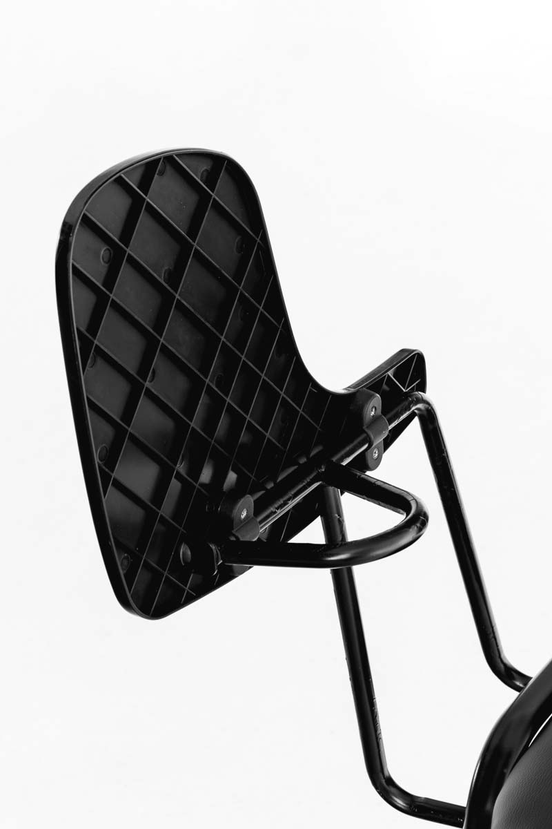 Chaise Ken en similicuir avec tablette rabattable