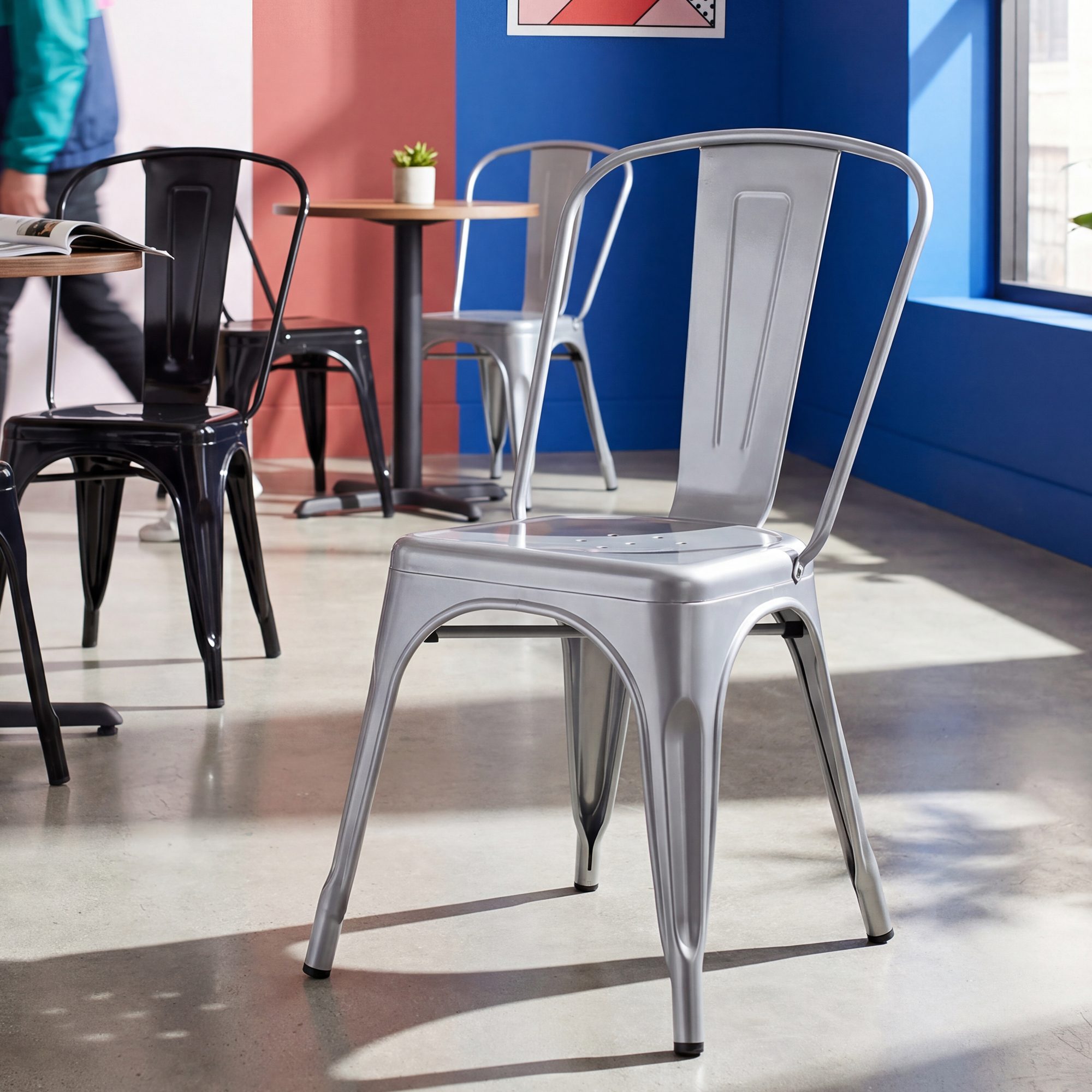 Chaise empilable en metal Benedikt