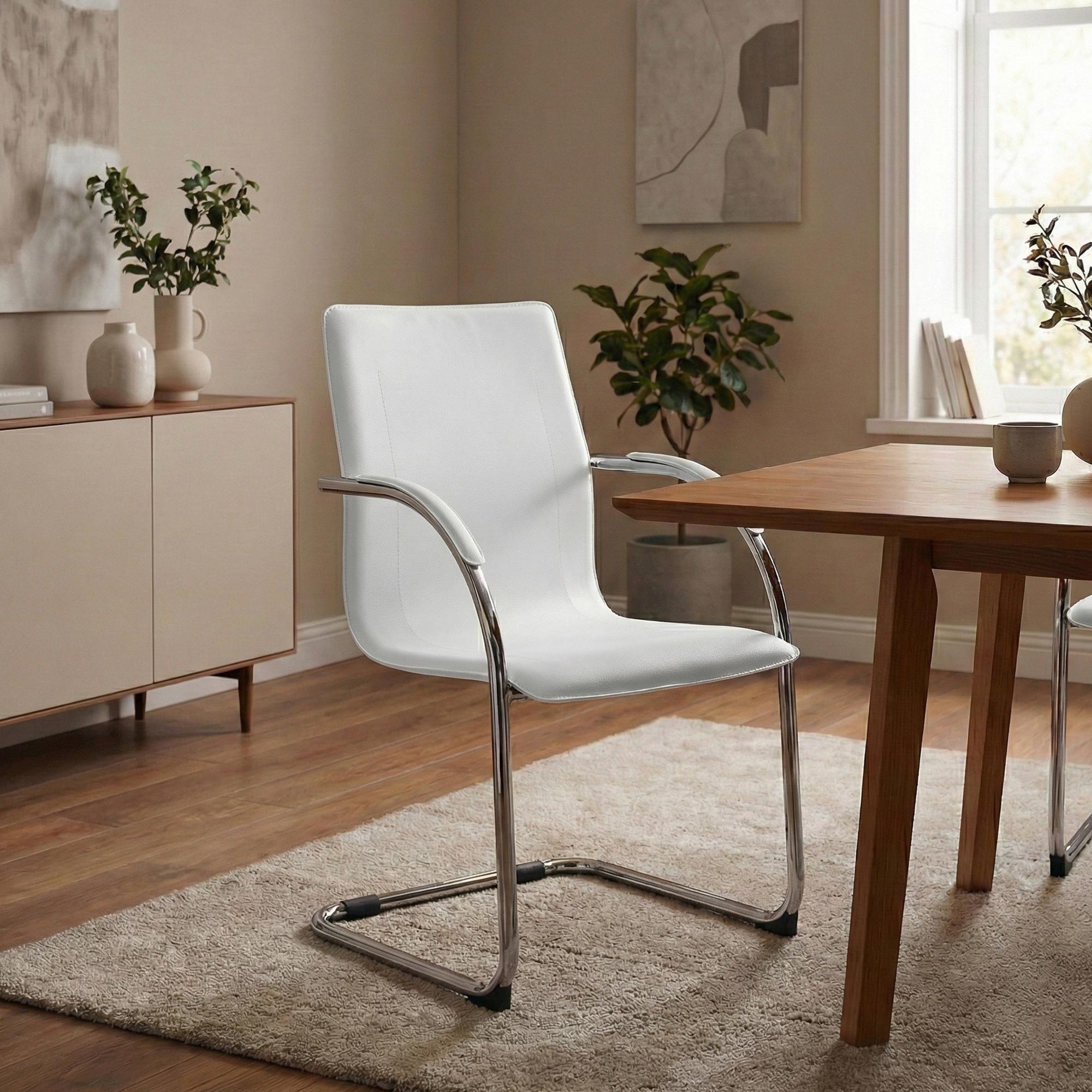 Chaise cantilever Noeleen en simili cuir