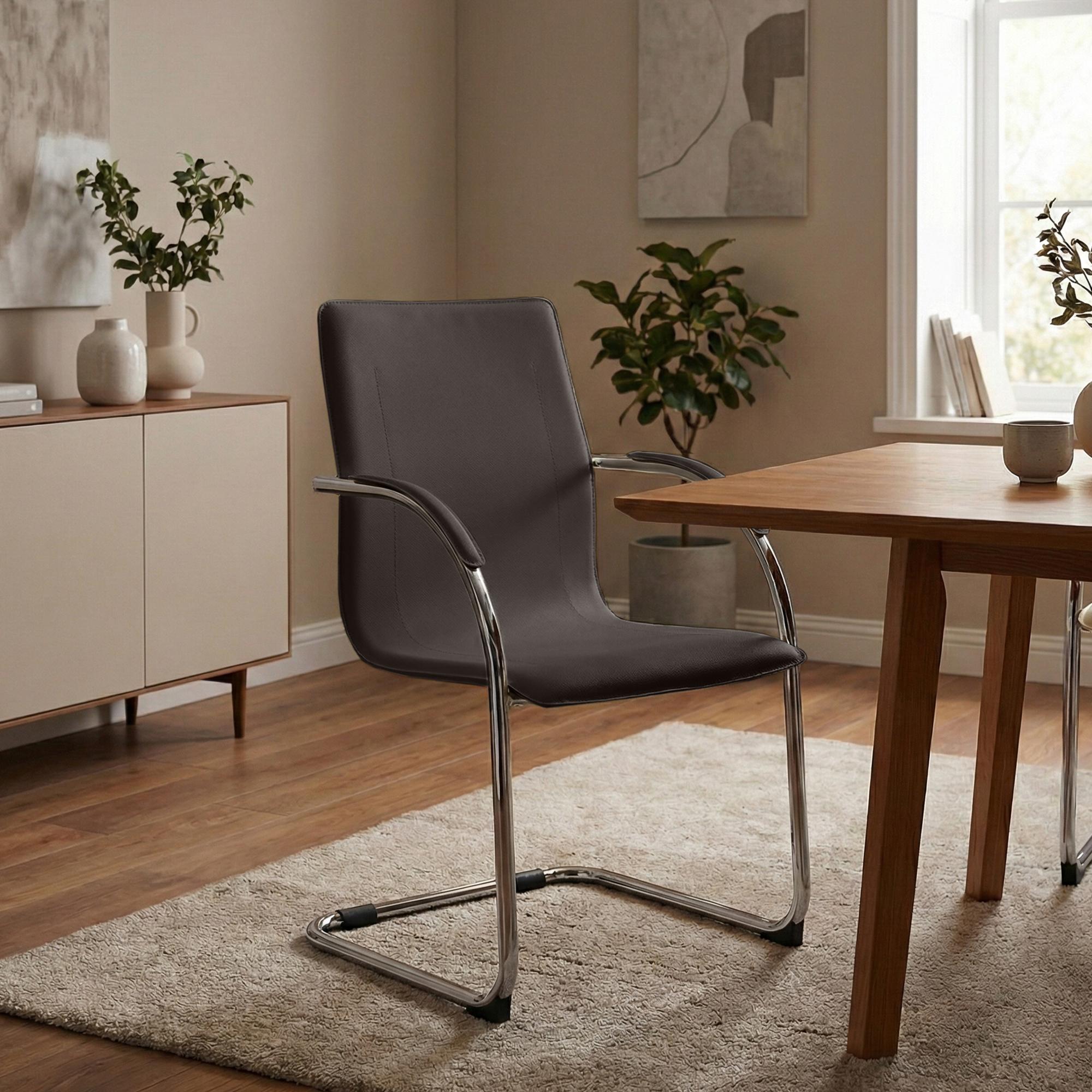 Chaise cantilever Noeleen en simili cuir