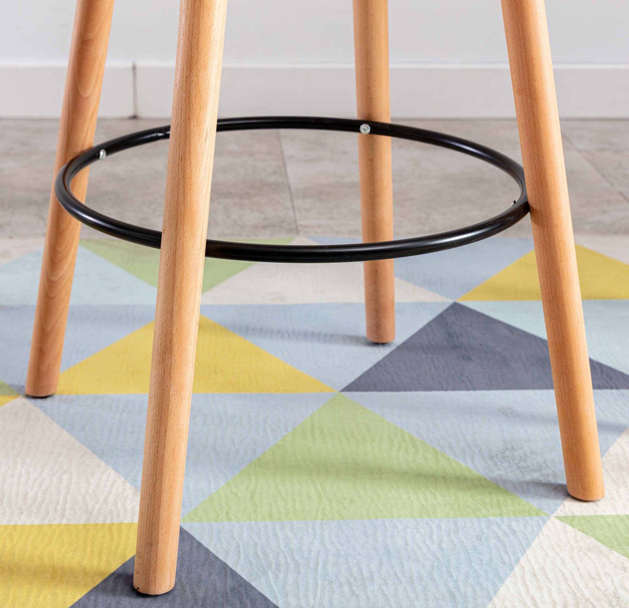CLP Table haute de bar Mijas en Bois avec plateau rond et Repose-pieds en Métal