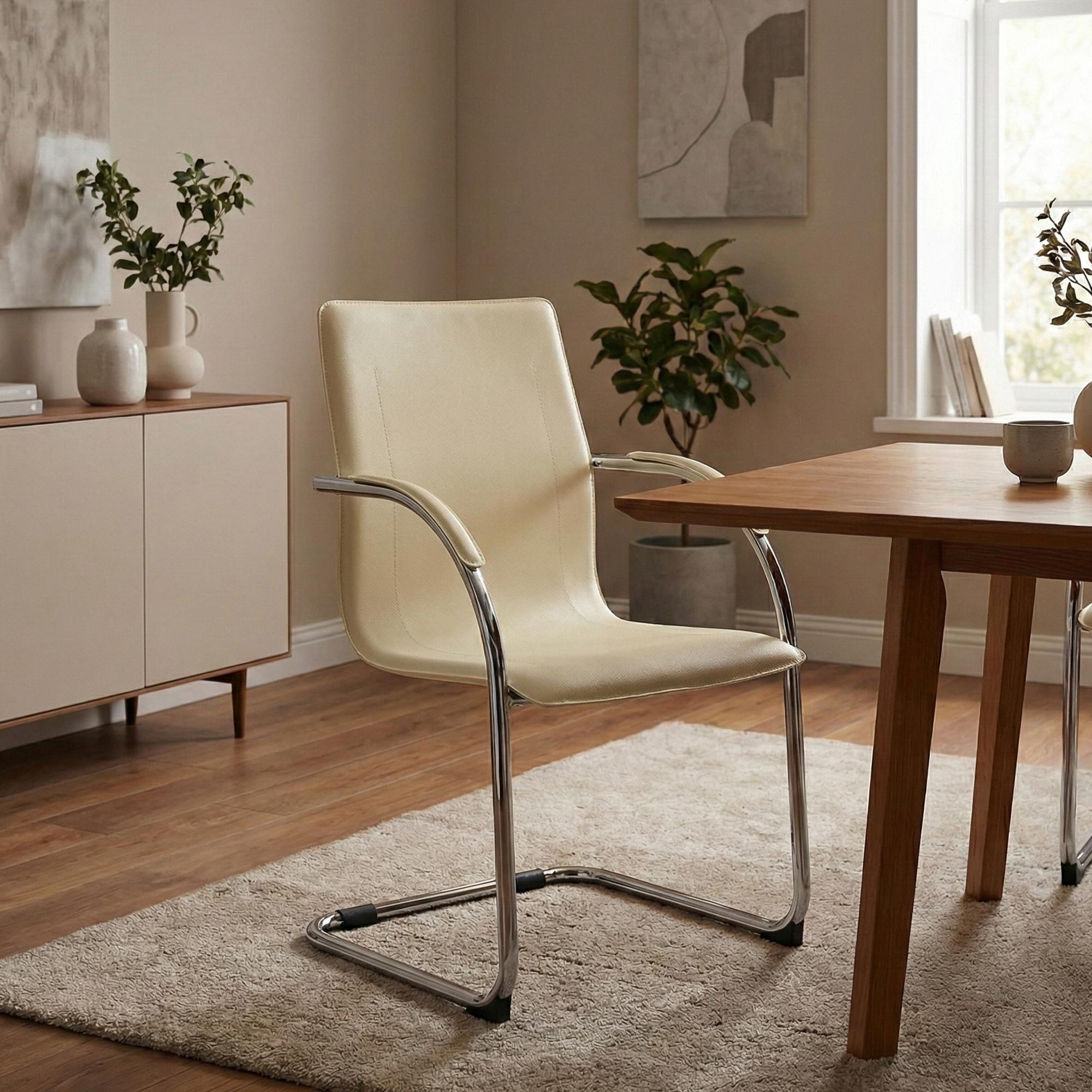 Chaise cantilever Noeleen en simili cuir